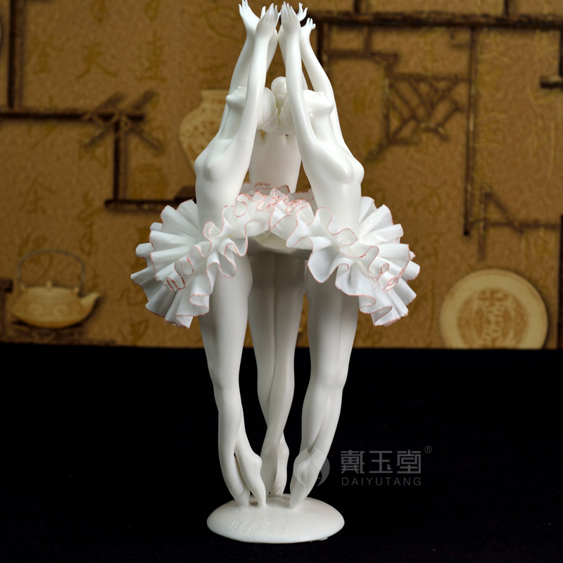 Yutang dai dehua white porcelain works of arts and crafts master of China expo gold furnishing articles "swan lake"