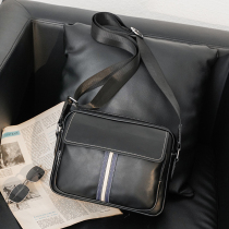 2023 new mens bag fashion small bag simple leather shoulder bag leather street diagonal small bag mobile phone small square bag
