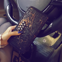 Casual Mens New Large Capacity Money Clip Trendy Rivet Tide Man Mid-Wallet Personality Retro Hand Grip Bag