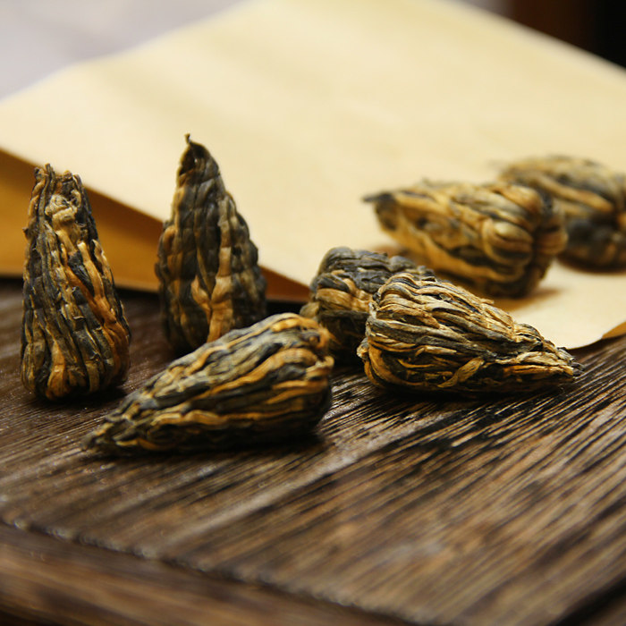 宝塔滇红茶 云南金芽滇红 凤庆手工红茶 特级蜜香金丝工夫红茶