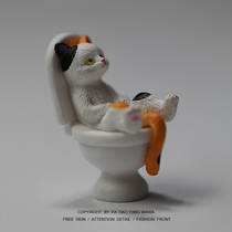 The clockwork is boring and takes a look at the lurpinky and stinky kitty cat sitting toilet kitty.