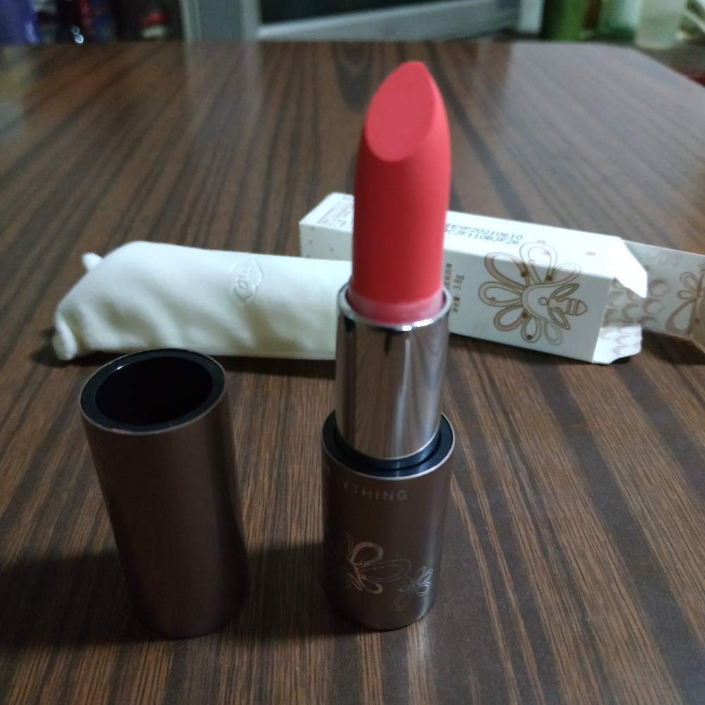 蜜蜜淳丝柔蜜唇膏做工精美 拿在手里很有质感(邂逅兰花色口红)_in榜 蜜蜜淳丝柔蜜唇膏做工精美 拿在手里很有质感(邂逅兰花色口红)