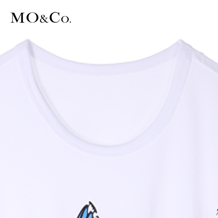MO&Co.T恤极简圆领夏季面料透气字母胶印无袖衫MA152TST04 moco