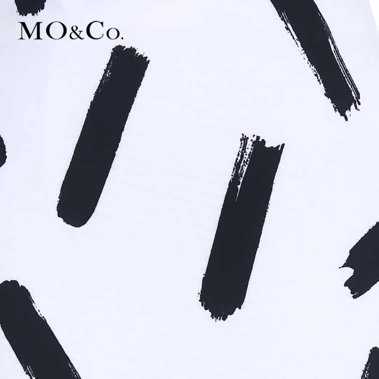 MO&Co.半身裙包臀裙直筒拉链笔触印花图案光滑简洁moco