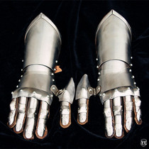 (Plate armored iron gloves) Three Knights Crusaders Cavalry Medieval Weapon Guard Stainless Steel