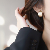 Advanced Senses Wire Drawing Golden Ear Clip Without Earhole European and American Mosquito Coil Dish Ear Accessories Metallic Temperament geometric minimalist ear nail