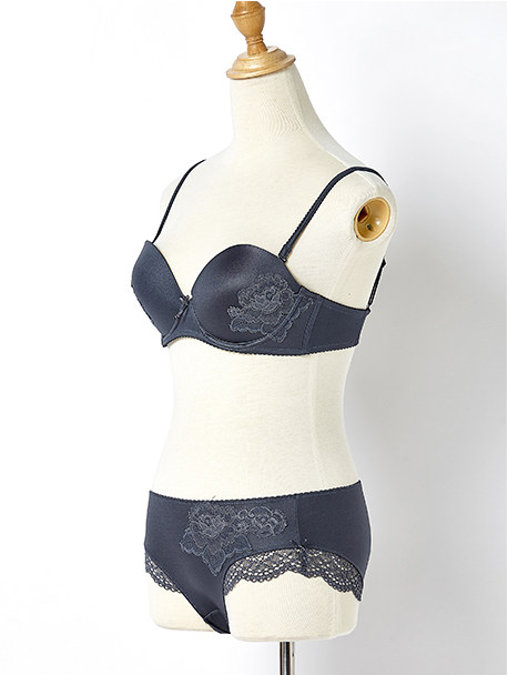 侧面穿着的立体展现