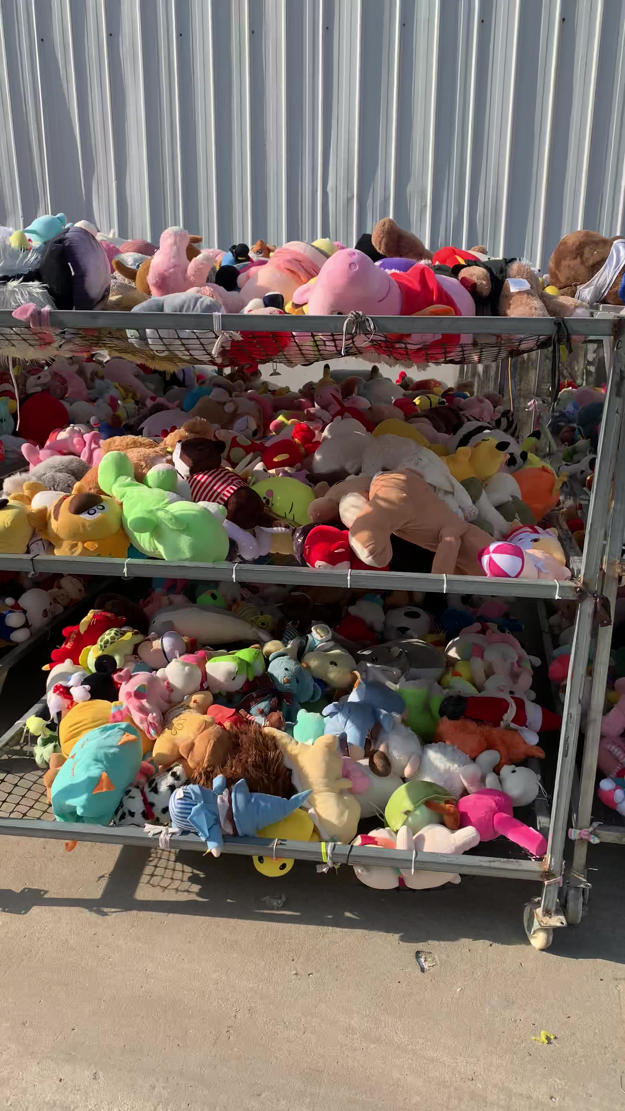 地摊称斤毛绒玩具布娃娃套圈江湖路演丢沙包论斤毛绒玩具现货批发