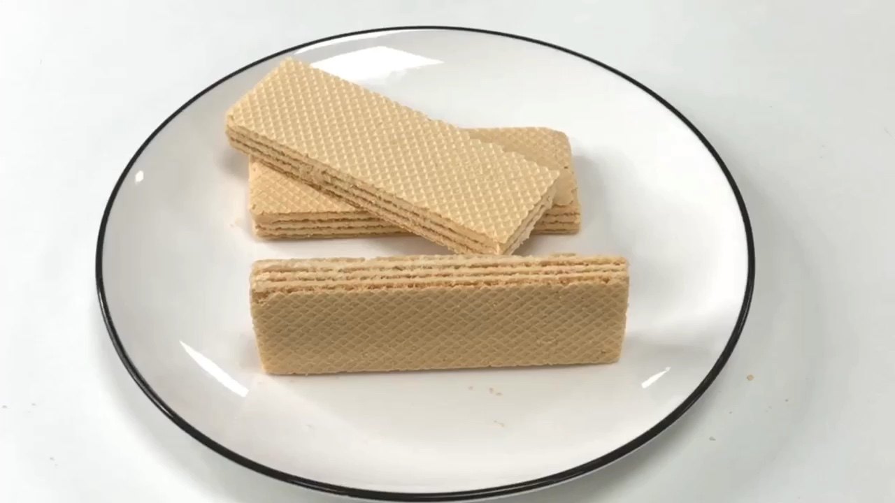 wholesale cheese cream wafer chocolate strawberry flavour