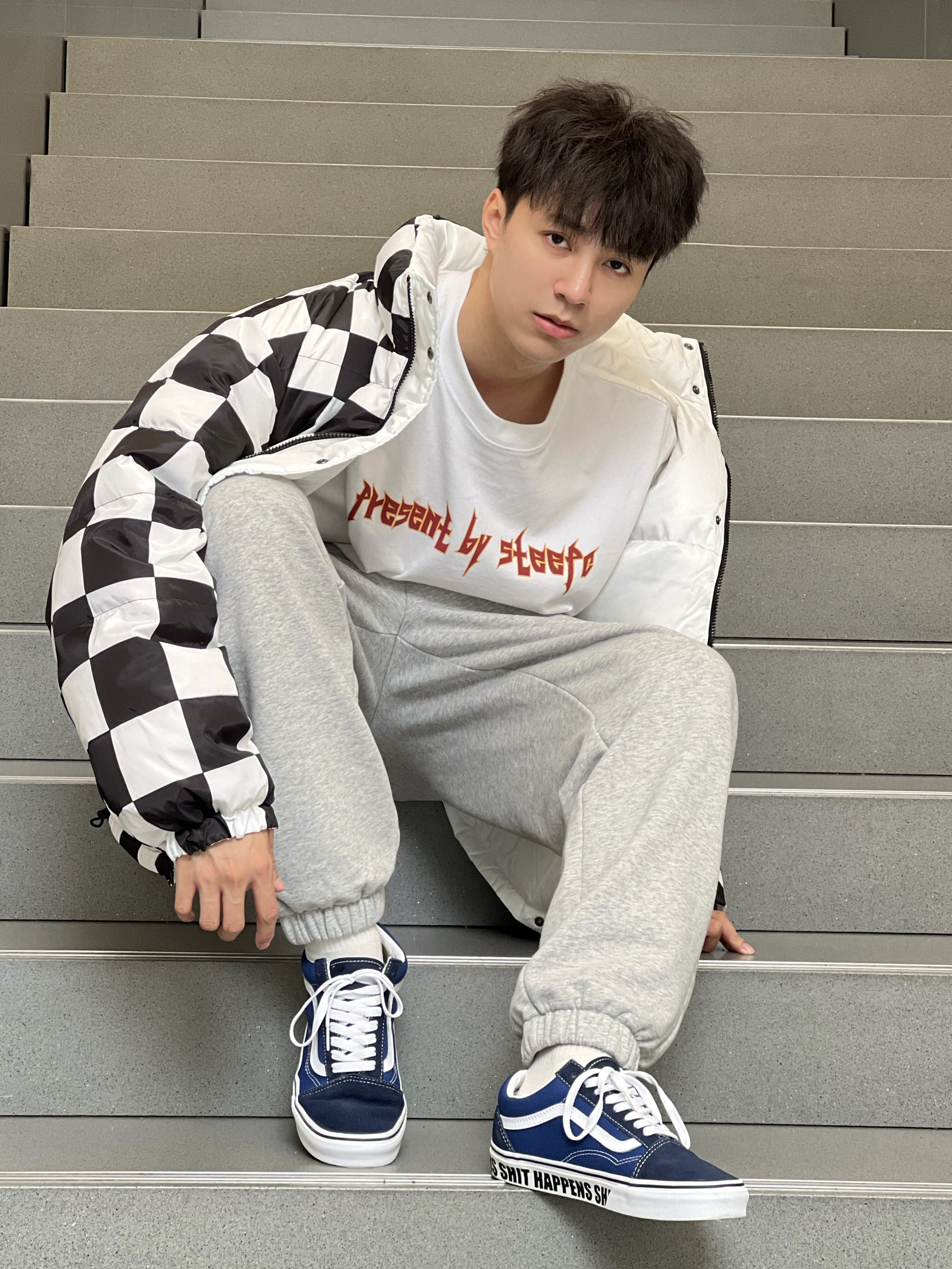 vans棋盘格男孩穿搭ootd 图1