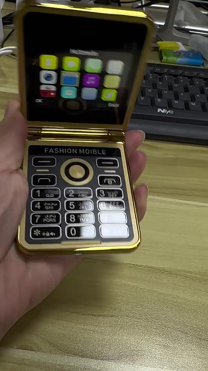 新款跨境翻盖手机老人机四卡四待超长待机蓝牙大屏批发备用商务