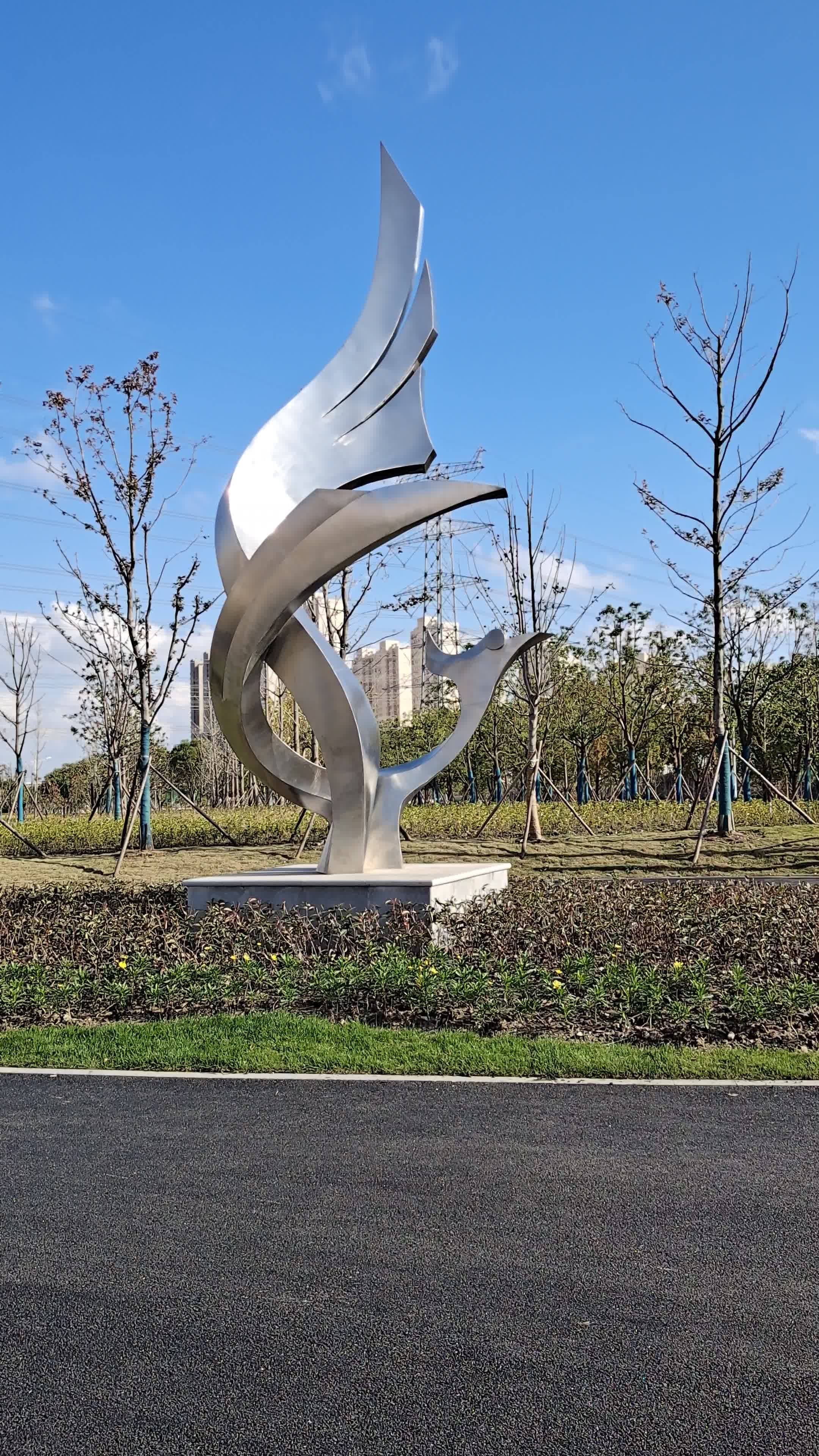 不锈钢雕塑sus304拉丝公园大门装饰动物仙鹤厂家制作安装景观雕塑