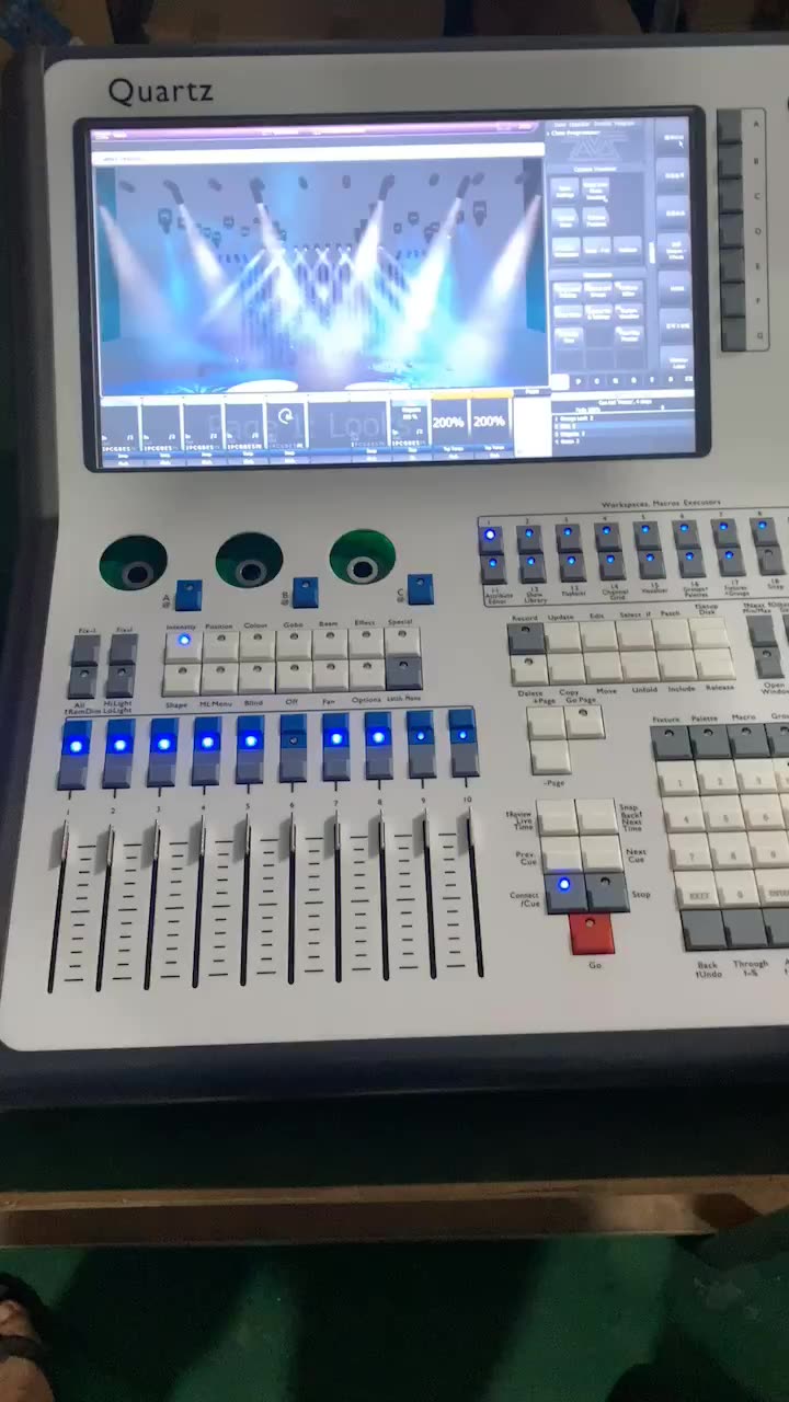 石英控台dmx512灯光控制台光束灯帕灯控台舞台灯光控制器厂家