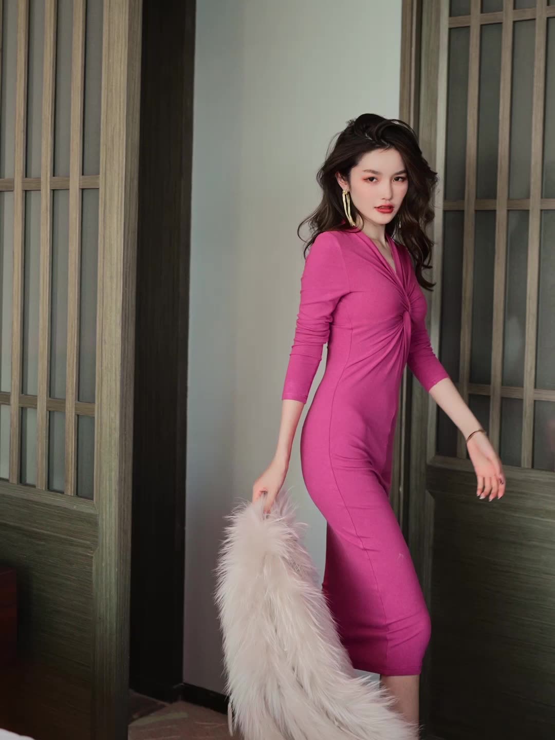 2025秋季显瘦内搭连衣裙建议｜法式V领长袖打底裙穿搭灵感爆棚