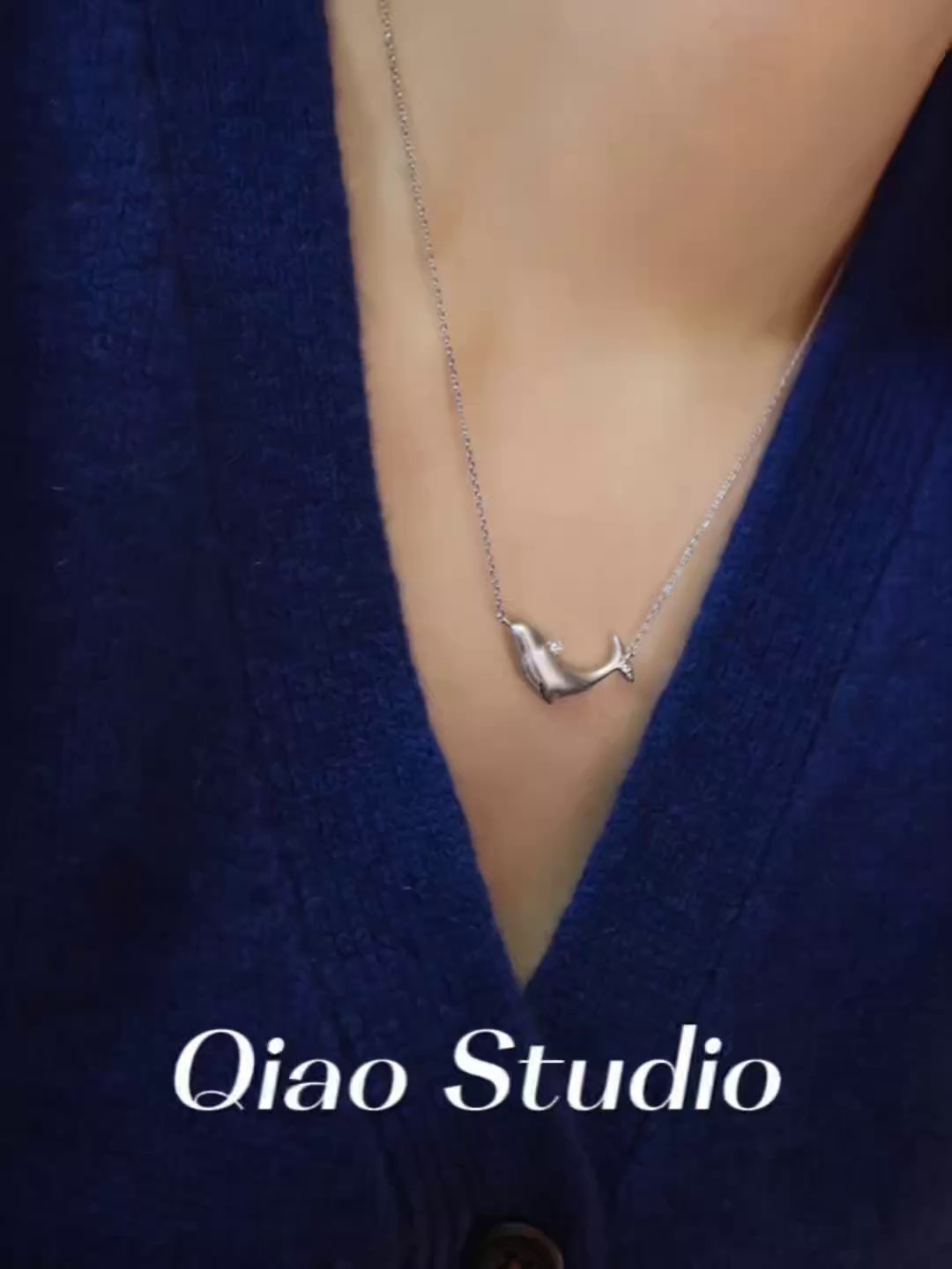 鉴于什么越来越多女生喜欢戴925纯银鲸鱼吊坠？