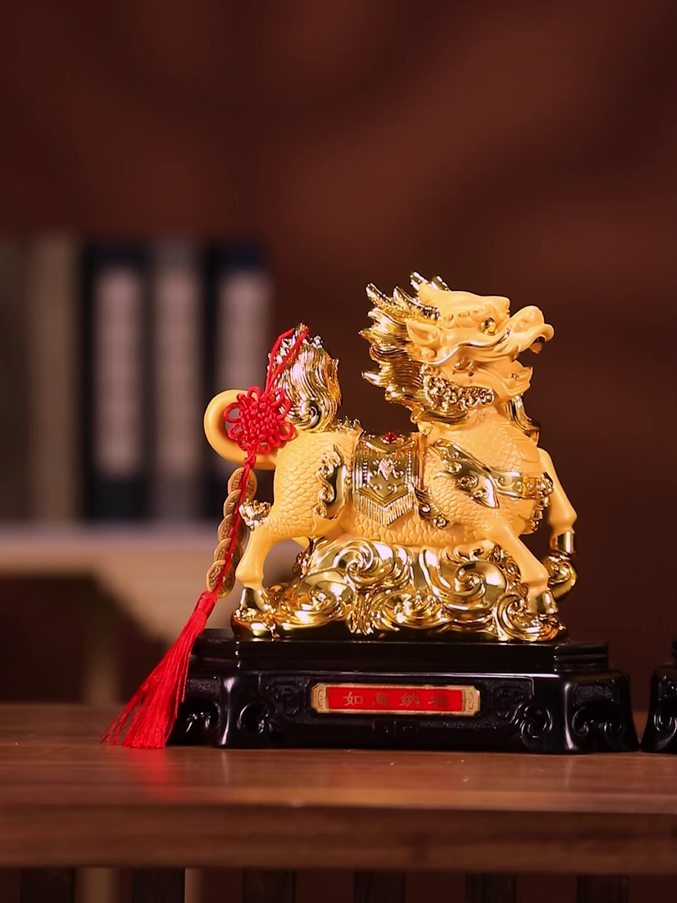 办公室惊现招财麒麟,员工竟集体加薪?