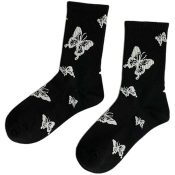 Nut Mommy ins ຖົງຕີນ butterfly trendy socks ກາງ calf ຂອງແມ່ຍິງ ອິນເຕີເນັດ ທີ່ມີຊື່ສຽງ ນັກສຶກສາເກົາຫຼີ ສີດໍາແລະສີຂາວ ຖົງຕີນອະເນກປະສົງ