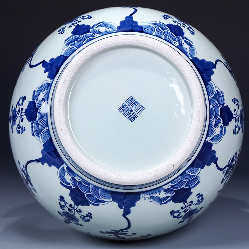 Jingdezhen ceramics by hand antique porcelain vases, flower implement new classical Chinese style household handicraft furnishing articles in the living room
