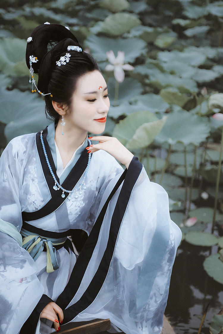 仙剑情缘.墨菡萏图】女装汉服 杂裾袍 深衣 全套真丝