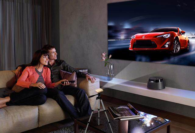 还用电视机看电影?投影仪让你更爽的体验