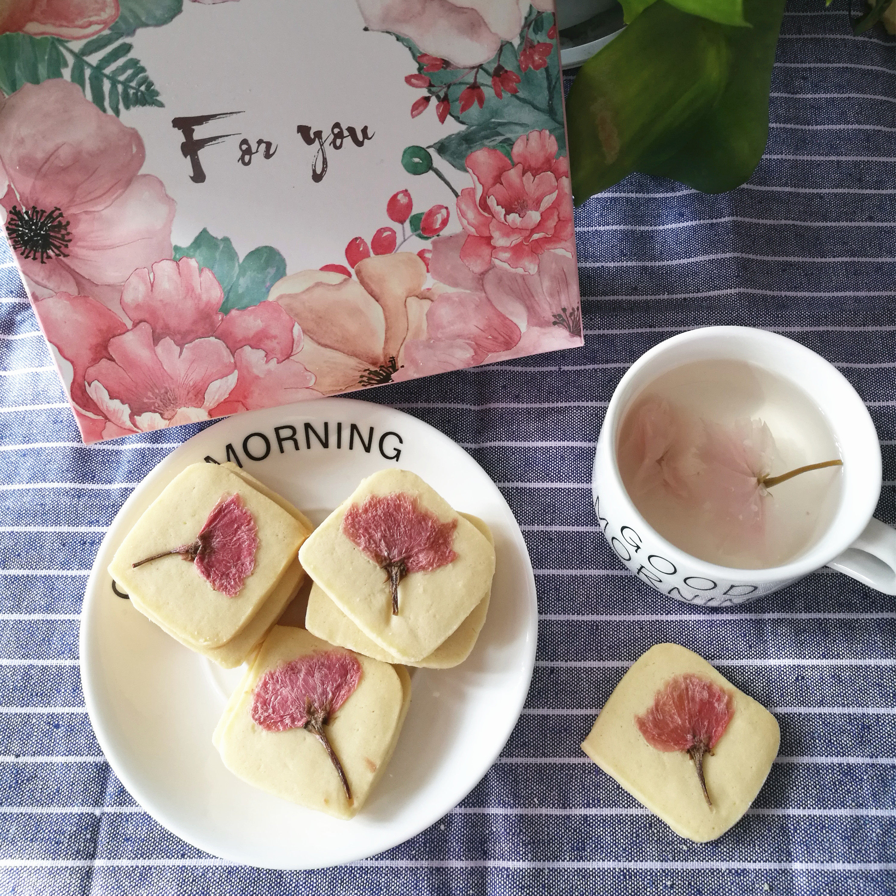 手工盐渍樱花曲奇饼干低糖无添加12片礼盒装200g茶点礼物新品包邮