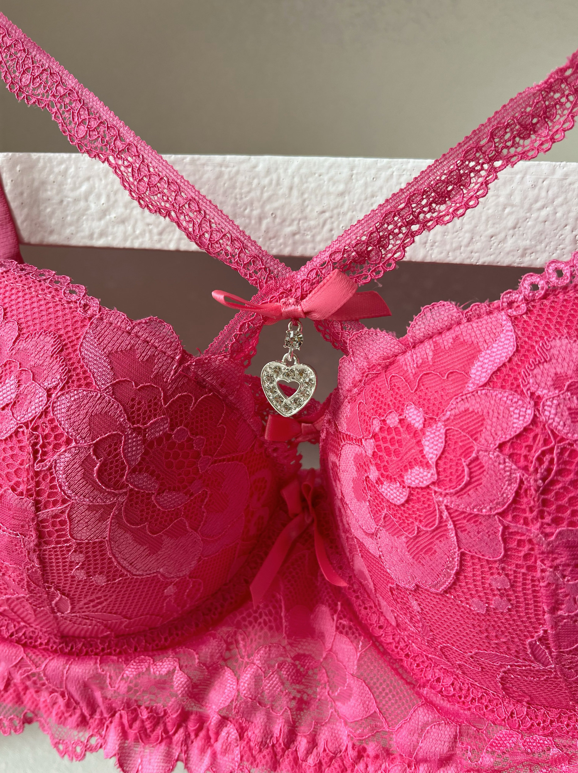 挂脖蕾丝纯欲内衣saosao女主播吸睛小胸聚拢大地雷文胸fussy歪歪