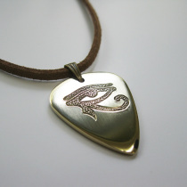 The Eye of Horus Identifies good and evil and defends health and happiness Amulet Personality Brass dial necklace