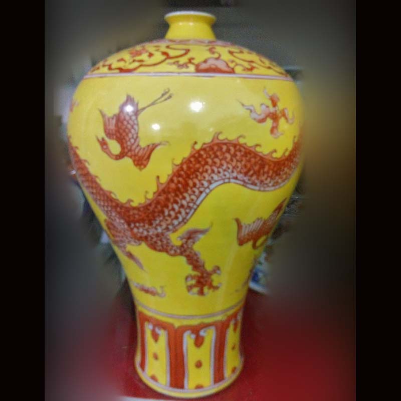 Jingdezhen hand - made yellow dragon name plum bottle art porcelain imitation GuLongWen name plum bottle decoration furnishing articles red yellow bottle