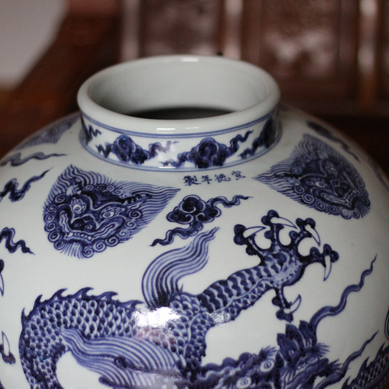 Jingdezhen porcelain imitation jintong dragon tank imitated 2016 Christie 's auction dragon blue and white big pot imitation of says Dr.