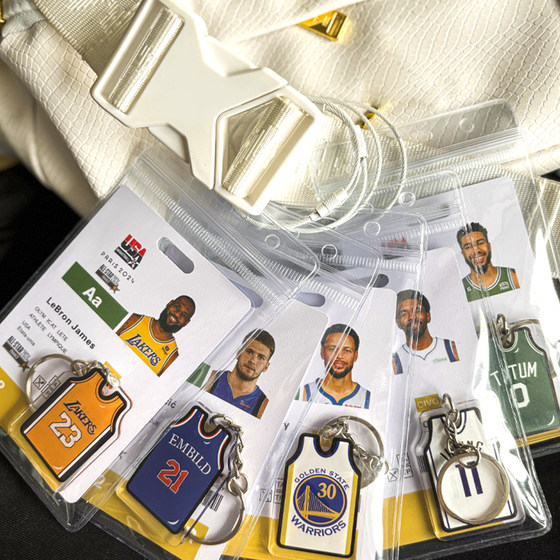 Kobe Irving jersey star card school bag backpack pendant key chain team fans creative gift hanging accessories
Kobe Irving jersey star card school bag backpack pendant key chain team fans creative gift hanging accessories