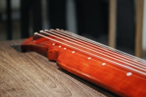 (Hongying) Phoenix style) Red painting) Hurray level Guqin