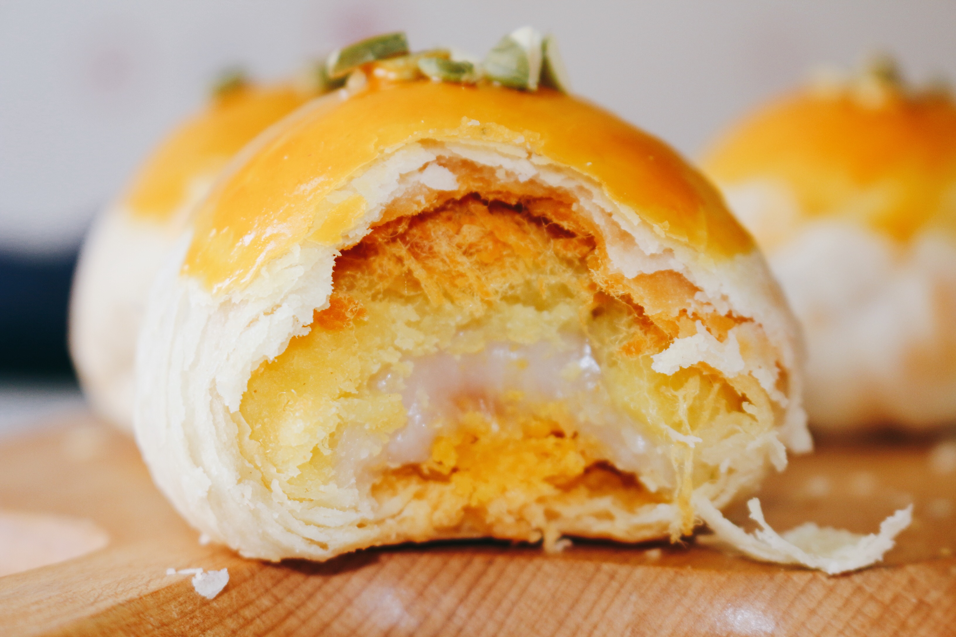 网红手工奶黄馅肉松麻薯咸蛋黄雪媚娘蛋黄酥美食小吃点心传统糕点