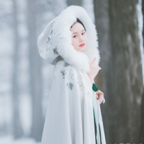 Naran word cloak Hanfu female long velvet thickened Chinese style white cloak coat costume shawl autumn and winter section