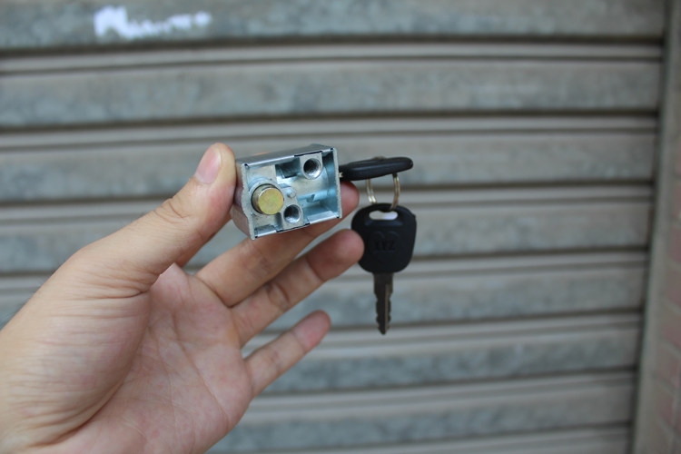 包邮 摩托车车头锁cg125车头锁gs125太子gn150跨骑车车头方向锁_摩托