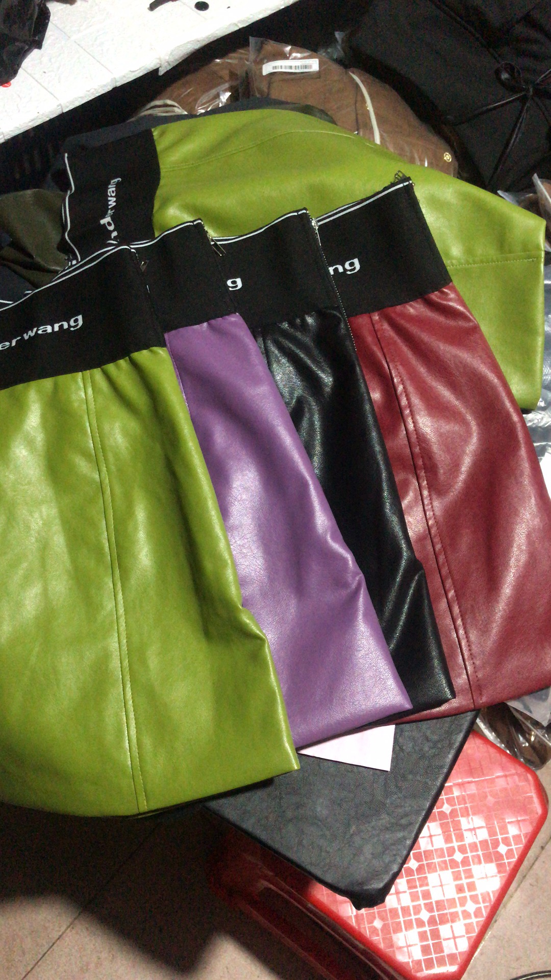 牛油果绿小皮裙女2020新款高腰显瘦网红a字一步裙半身裙