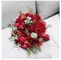 Bride Holding Flower Wedding Hand holding Flower Photo Scene Flower Flower Shop Send Flowers to the Door