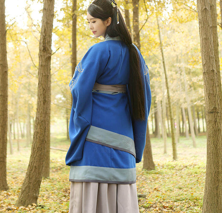 飘带风盛行,古装元素穿越潮流