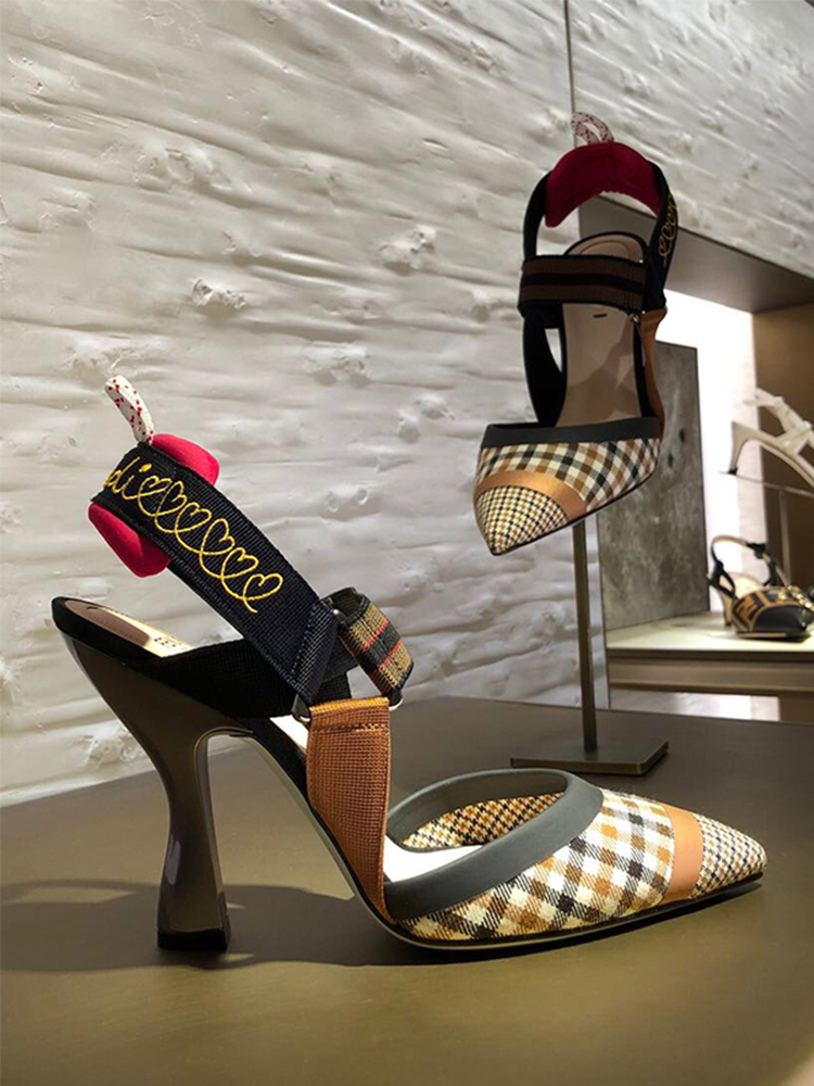 2019 nouvelle broderie treillis champ pointed toe talons hauts d'épaisseur suivie par le chef romain sandales femmes été peu profondes bouche simples chaussures de femmes 2019 nouvelle broderie treillis champ pointed toe talons hauts d'épaisseur suivie par le chef romain sandales femmes été peu profondes bouche simples chaussures de femmes