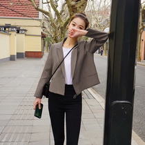 Small blazer womens 2021 spring new design sense fried street Korean version of the small short casual suit top