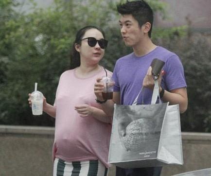 蒋怡是模特出身的,看到她性感的孕妇照后,觉得不愧是明星,身材照样