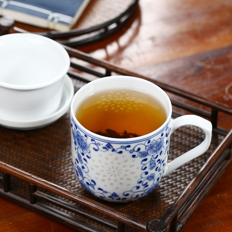 Jingdezhen hand - made tea cups with cover ceramic filter cup tea separation and exquisite home drinking a cup of office