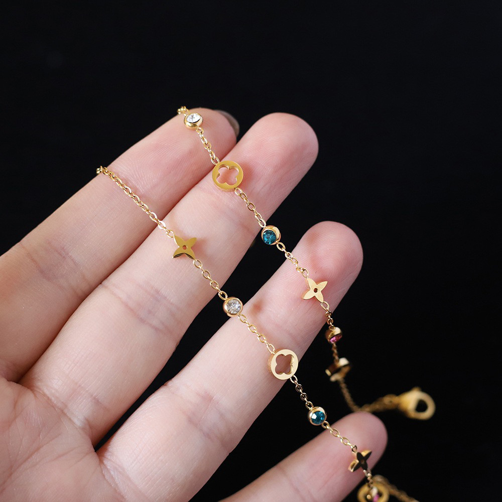 老钱风彩钻四叶花 轻奢镂空花朵唯美手链 钛钢镀18k金跨境