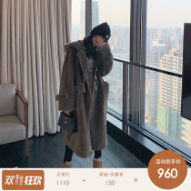 Yang Xiaojing Brown Bear Horn Button Sheep Fur 2022 New Young Coat Thick Grainy Lamb Wool Women