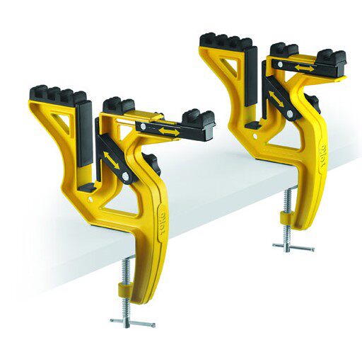 滑块装置适用于底板板面调节,而当对板的侧边进行调整时,可在垂直方向