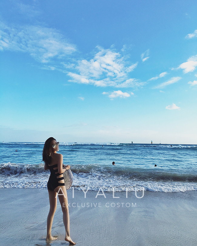 aiyalliu 侧边镂空露腰绕脖(可拆卸)纯色金扣连体泳衣