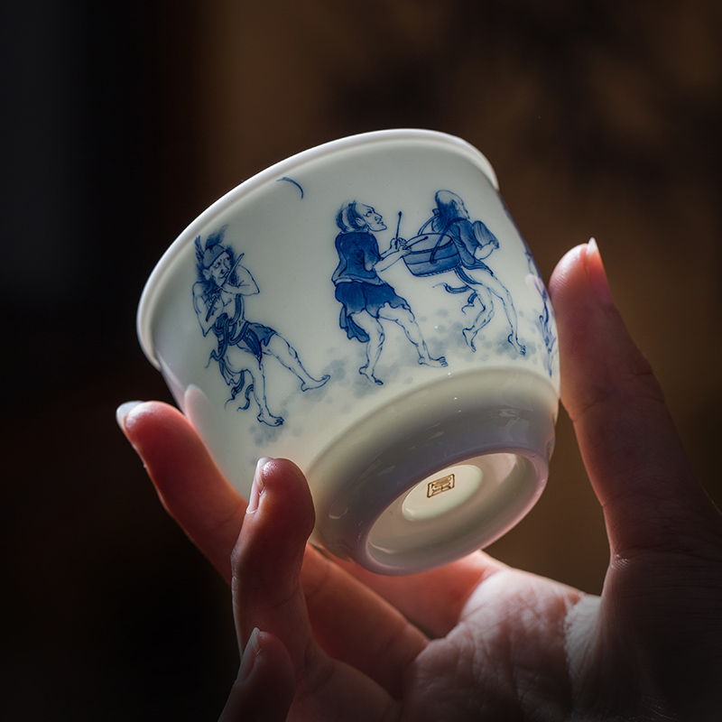 The Owl up with jingdezhen ceramic manual hand - made character, informs the to kung fu tea master single cup tea tea cup