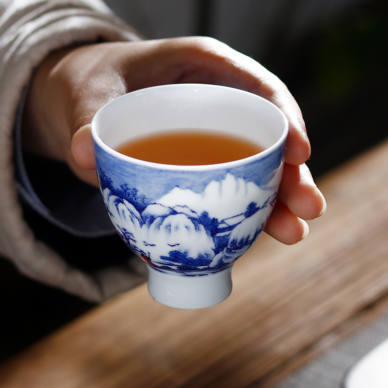 Jingdezhen blue and white snow hand - made ceramic individual sample tea cup cup cup by hand master cup noggin single CPU