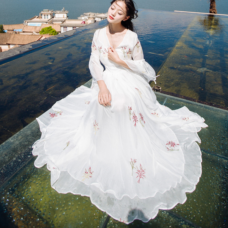大摆飘逸宫廷气质仙女长裙雪纺复古公主裙文艺绣花高腰连衣裙淑女