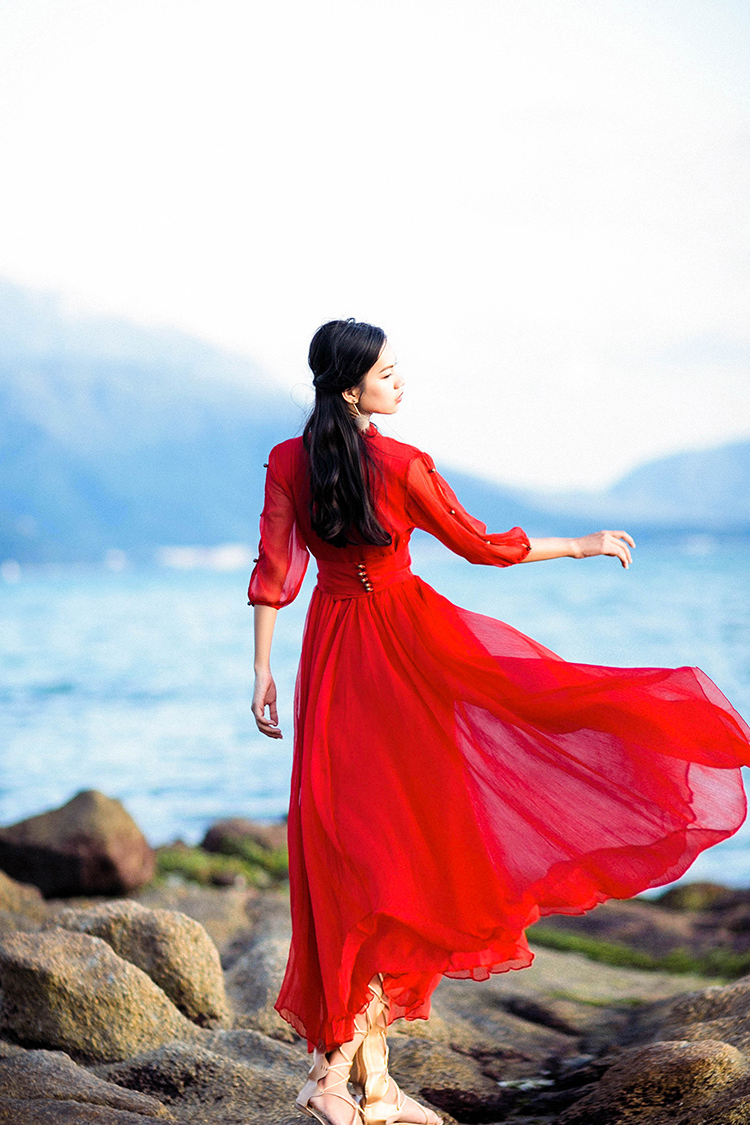 艳如飞大红色连衣裙拍照长裙超仙大摆沙滩红裙海边度假飘逸西双版纳
