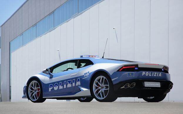 真土豪!意大利警察获赠新款兰博基尼警车